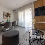 Sisters - Free Parking