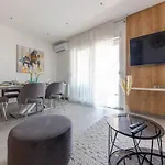 Sisters - Free Parking Τρογκίρ