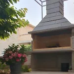 Sisters - Free Parking * Τρογκίρ