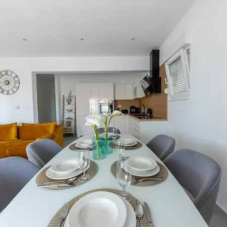 Sisters - Free Parking Apartment