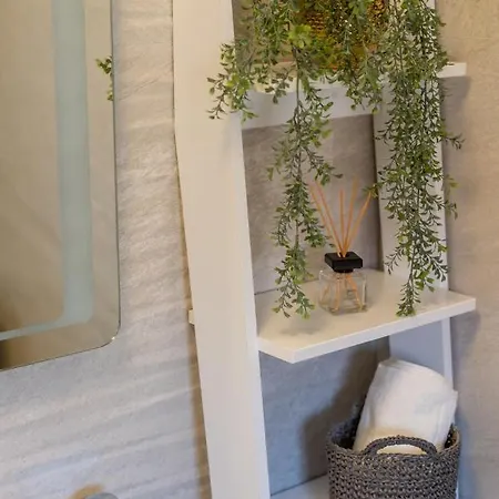 Sisters - Free Parking *