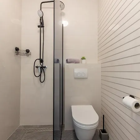 Sisters - Free Parking * 特罗吉尔