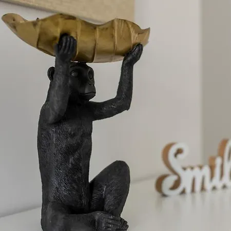 Sisters - Free Parking 特罗吉尔