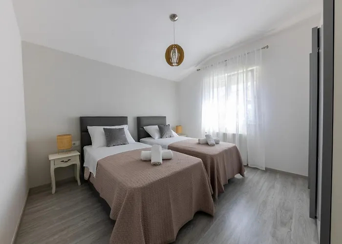 Sisters - Free Parking Appartement Trogir