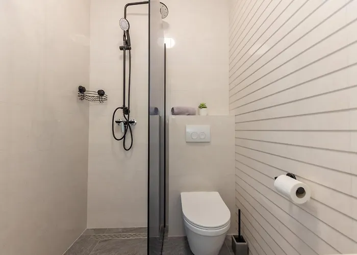 Sisters - Free Parking * Trogir