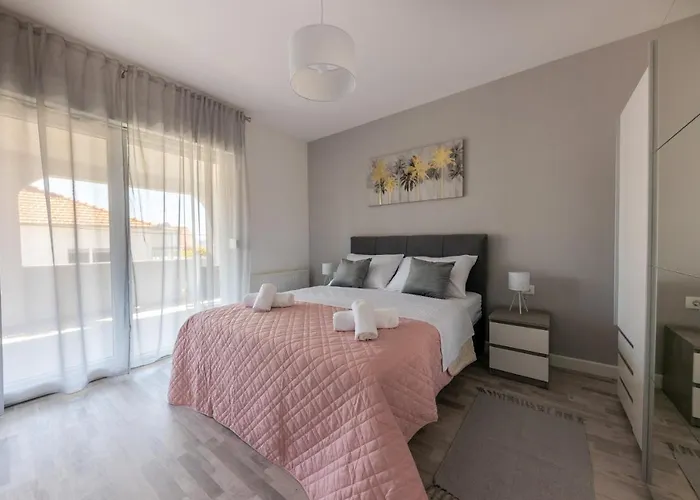 Sisters - Free Parking * Trogir