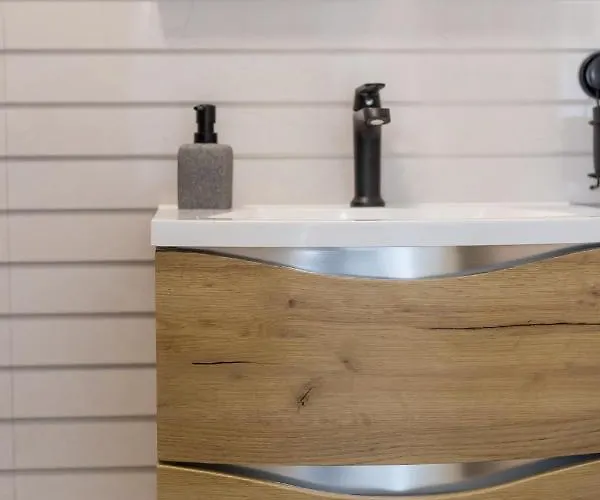 Sisters - Free Parking Trogir