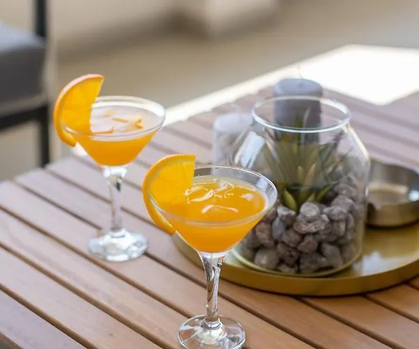 Sisters - Free Parking Trogir