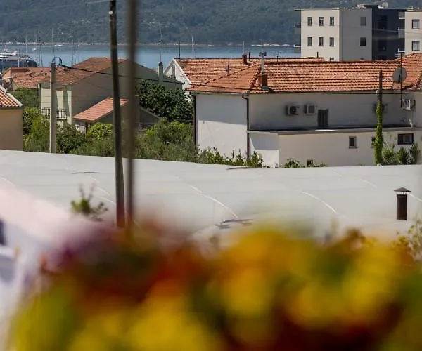 Sisters - Free Parking Appartement Trogir