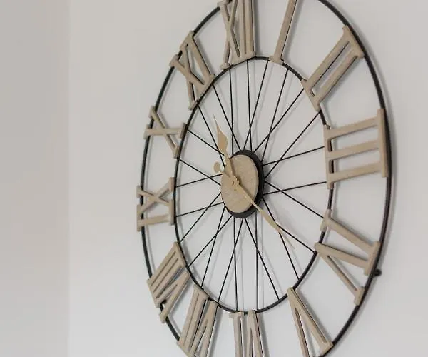 Sisters - Free Parking *