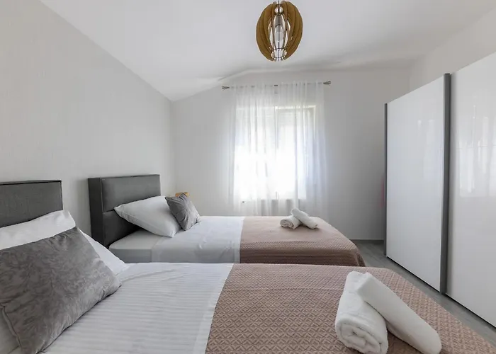 Sisters - Free Parking Appartement Trogir