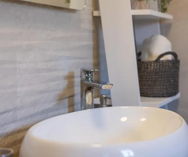 Sisters - Free Parking * Trogir