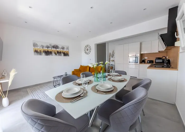 Sisters - Free Parking Appartement Trogir