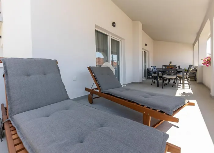 Sisters - Free Parking * Trogir