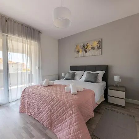 Sisters - Free Parking * Trogir