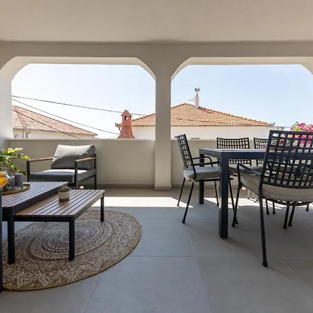 Sisters - Free Parking * Trogir