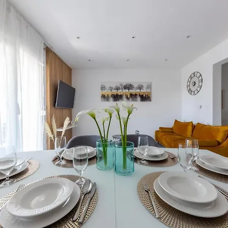 Sisters - Free Parking Apartament Trogir