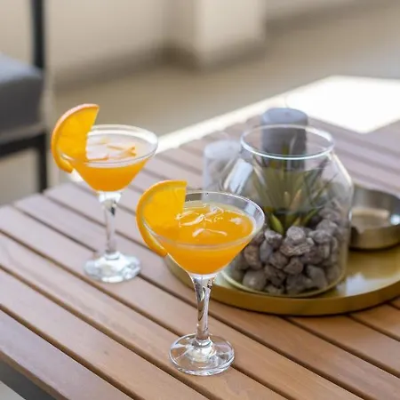 Sisters - Free Parking Trogir