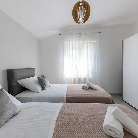 Sisters - Free Parking Apartament Trogir