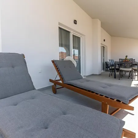 Sisters - Free Parking * Trogir