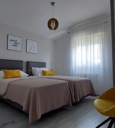 Sisters - Free Parking Apartament Trogir